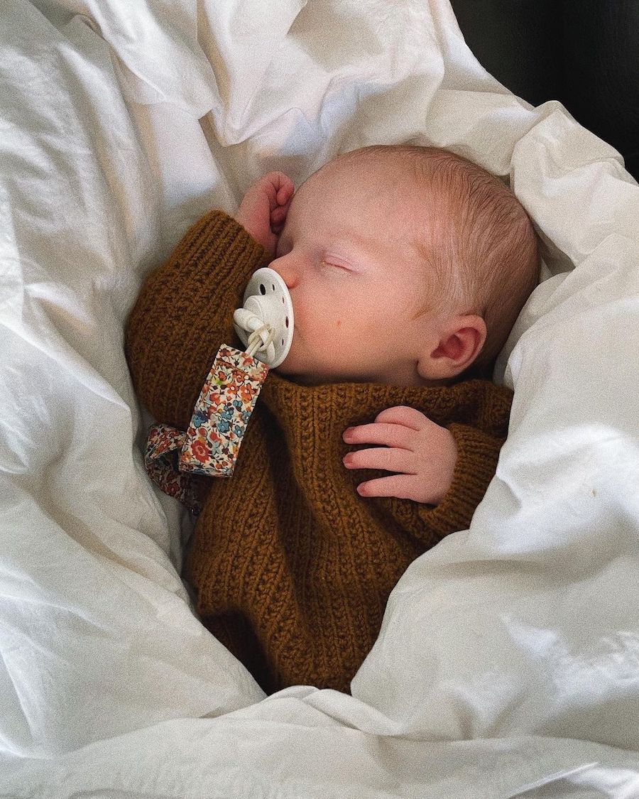 Friday Sweater Baby Anleitung - PetiteKnit